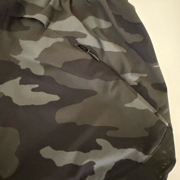 Athleta Printed Mesh Racer Run Short 4” - Picture 4 of 8